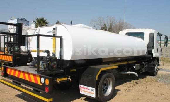Acheter Occasion Utilitaire Isuzu FTR 850 Blanc à Beitbridge, Matabeleland South Acheter Occasion Utilitaire Isuzu FTR 850 Blanc à Beitbridge, Matabeleland South
