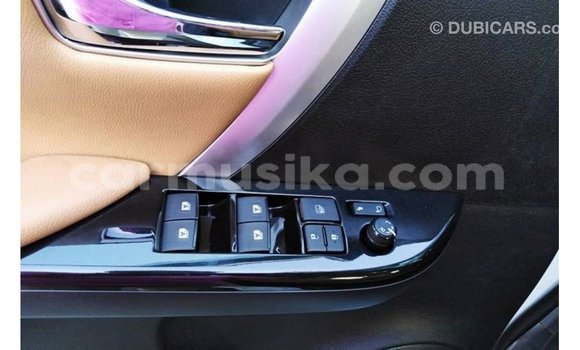 Acheter Import Voiture Toyota Fortuner Blanc à Import - Dubai, Harare Acheter Import Voiture Toyota Fortuner Blanc à Import - Dubai, Harare