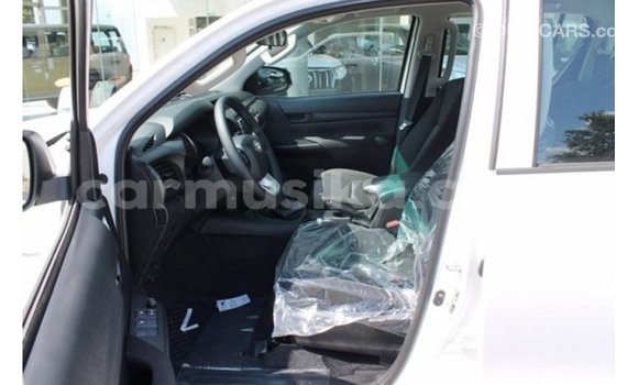 Buy Import Toyota Hilux White Car in Import - Dubai in Harare Buy Import Toyota Hilux White Car in Import - Dubai in Harare