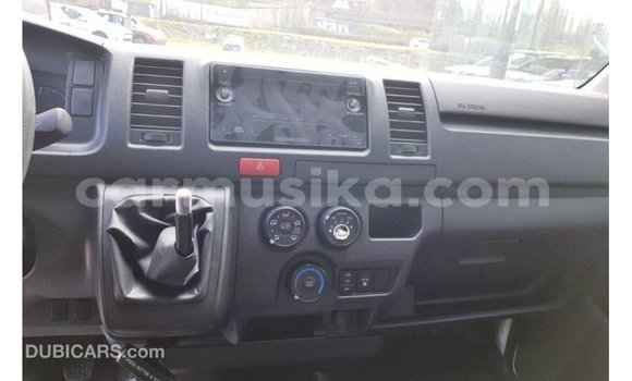 Acheter Import Voiture Toyota Hiace Blanc à Import - Dubai, Harare Acheter Import Voiture Toyota Hiace Blanc à Import - Dubai, Harare