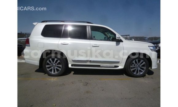 Tenga Imported Toyota Land Cruiser Chena Mota in Import - Dubai in Harare Tenga Imported Toyota Land Cruiser Chena Mota in Import - Dubai in Harare