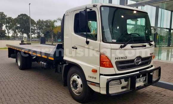 Buy Used Hino 300 White Truck in Beitbridge in Matabeleland South Buy Used Hino 300 White Truck in Beitbridge in Matabeleland South
