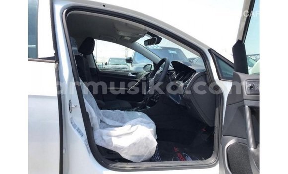 Nunua Imported Volkswagen Golf Nyeupe Gari ndani ya Import - Dubai nchini Harare Nunua Imported Volkswagen Golf Nyeupe Gari ndani ya Import - Dubai nchini Harare