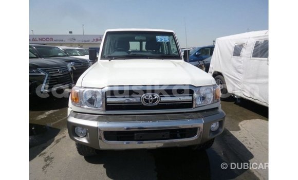 Tenga Imported Toyota Land Cruiser Chena Mota in Import - Dubai in Harare Tenga Imported Toyota Land Cruiser Chena Mota in Import - Dubai in Harare