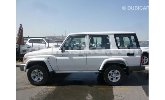 Tenga Imported Toyota Land Cruiser Chena Mota in Import - Dubai in Harare Tenga Imported Toyota Land Cruiser Chena Mota in Import - Dubai in Harare