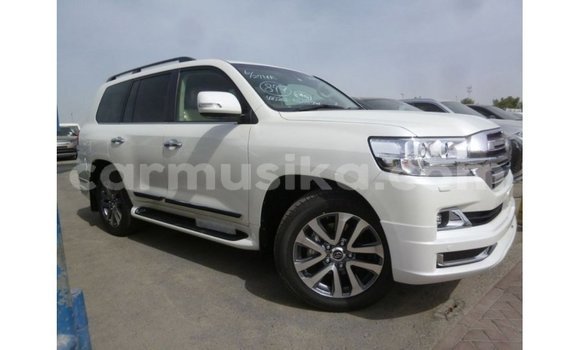 Nunua Imported Toyota Land Cruiser Nyeupe Gari ndani ya Import - Dubai nchini Harare Nunua Imported Toyota Land Cruiser Nyeupe Gari ndani ya Import - Dubai nchini Harare