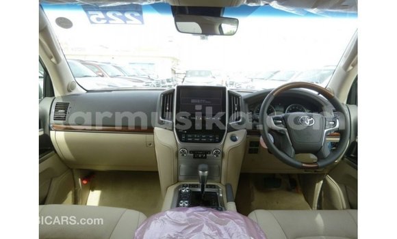 Nunua Imported Toyota Land Cruiser Nyeupe Gari ndani ya Import - Dubai nchini Harare Nunua Imported Toyota Land Cruiser Nyeupe Gari ndani ya Import - Dubai nchini Harare