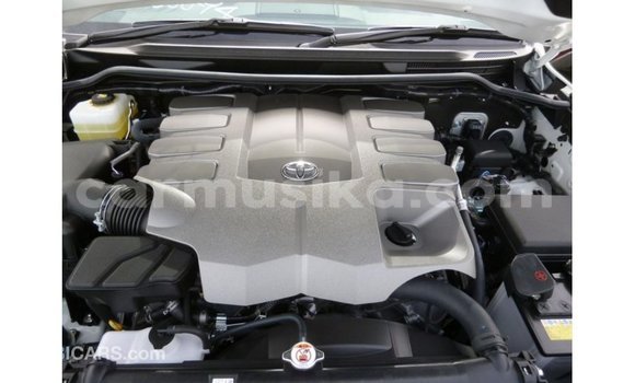 Nunua Imported Toyota Land Cruiser Nyeupe Gari ndani ya Import - Dubai nchini Harare Nunua Imported Toyota Land Cruiser Nyeupe Gari ndani ya Import - Dubai nchini Harare