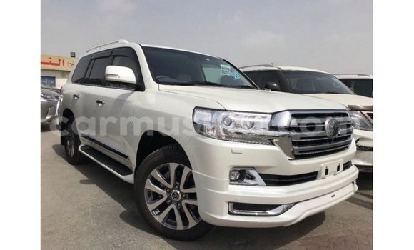 Tenga Imported Toyota Land Cruiser Chena Mota in Import - Dubai in Harare Tenga Imported Toyota Land Cruiser Chena Mota in Import - Dubai in Harare