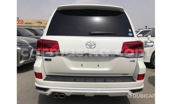 Tenga Imported Toyota Land Cruiser Chena Mota in Import - Dubai in Harare Tenga Imported Toyota Land Cruiser Chena Mota in Import - Dubai in Harare