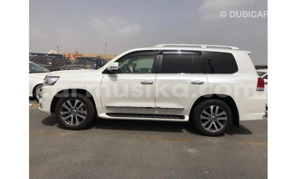 Tenga Imported Toyota Land Cruiser Chena Mota in Import - Dubai in Harare Tenga Imported Toyota Land Cruiser Chena Mota in Import - Dubai in Harare