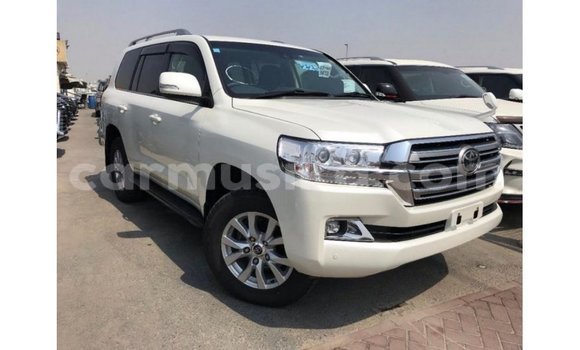Tenga Imported Toyota Land Cruiser Chena Mota in Import - Dubai in Harare Tenga Imported Toyota Land Cruiser Chena Mota in Import - Dubai in Harare