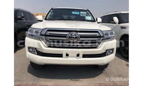 Tenga Imported Toyota Land Cruiser Chena Mota in Import - Dubai in Harare Tenga Imported Toyota Land Cruiser Chena Mota in Import - Dubai in Harare