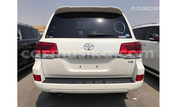 Tenga Imported Toyota Land Cruiser Chena Mota in Import - Dubai in Harare Tenga Imported Toyota Land Cruiser Chena Mota in Import - Dubai in Harare