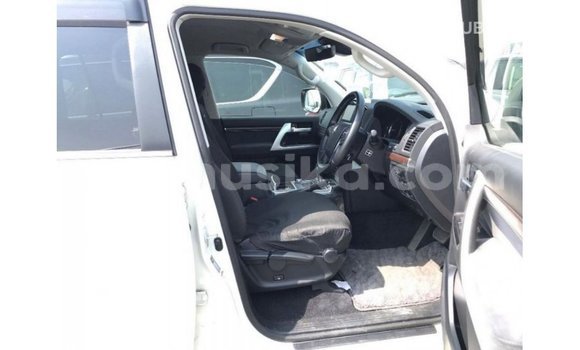 Tenga Imported Toyota Land Cruiser Chena Mota in Import - Dubai in Harare Tenga Imported Toyota Land Cruiser Chena Mota in Import - Dubai in Harare