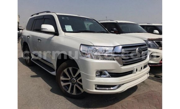 Tenga Imported Toyota Land Cruiser Chena Mota in Import - Dubai in Harare Tenga Imported Toyota Land Cruiser Chena Mota in Import - Dubai in Harare