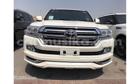 Tenga Imported Toyota Land Cruiser Chena Mota in Import - Dubai in Harare Tenga Imported Toyota Land Cruiser Chena Mota in Import - Dubai in Harare