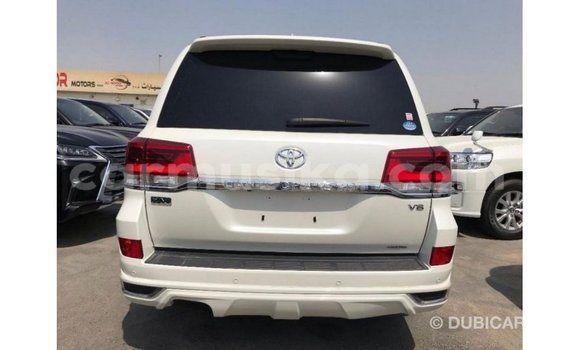 Tenga Imported Toyota Land Cruiser Chena Mota in Import - Dubai in Harare Tenga Imported Toyota Land Cruiser Chena Mota in Import - Dubai in Harare