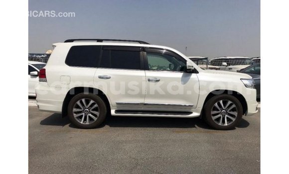 Tenga Imported Toyota Land Cruiser Chena Mota in Import - Dubai in Harare Tenga Imported Toyota Land Cruiser Chena Mota in Import - Dubai in Harare