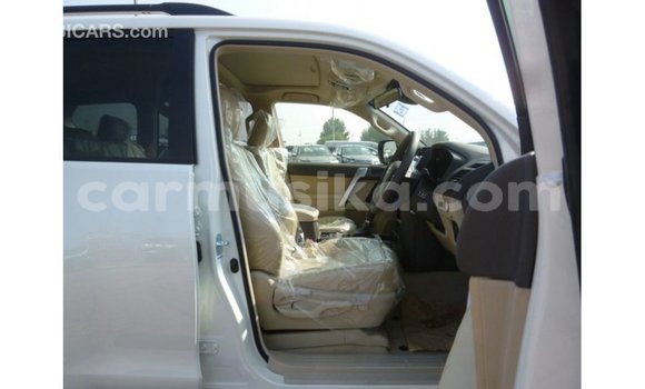 Nunua Imported Toyota Prado Nyeupe Gari ndani ya Import - Dubai nchini Harare Nunua Imported Toyota Prado Nyeupe Gari ndani ya Import - Dubai nchini Harare