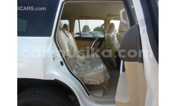 Nunua Imported Toyota Prado Nyeupe Gari ndani ya Import - Dubai nchini Harare Nunua Imported Toyota Prado Nyeupe Gari ndani ya Import - Dubai nchini Harare