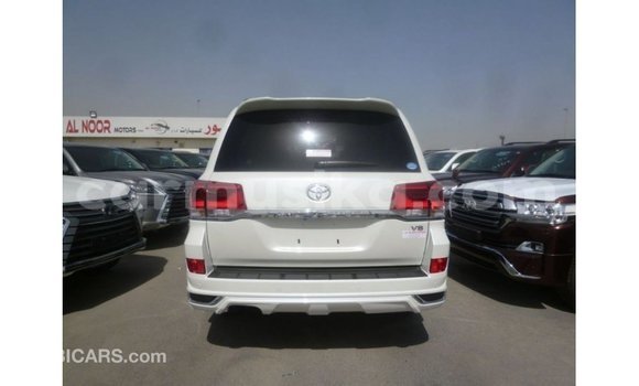 Buy Import Toyota Land Cruiser White Car in Import - Dubai in Harare Buy Import Toyota Land Cruiser White Car in Import - Dubai in Harare