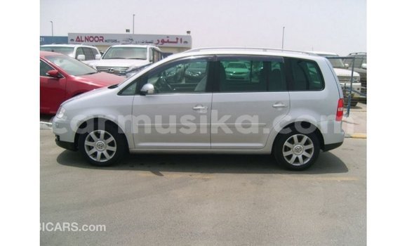 Tenga Imported Volkswagen Touran Zvimwe Mota in Import - Dubai in Harare Tenga Imported Volkswagen Touran Zvimwe Mota in Import - Dubai in Harare