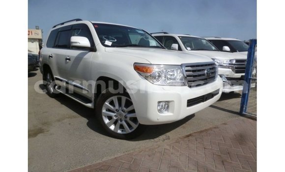Tenga Imported Toyota Land Cruiser Chena Mota in Import - Dubai in Harare Tenga Imported Toyota Land Cruiser Chena Mota in Import - Dubai in Harare