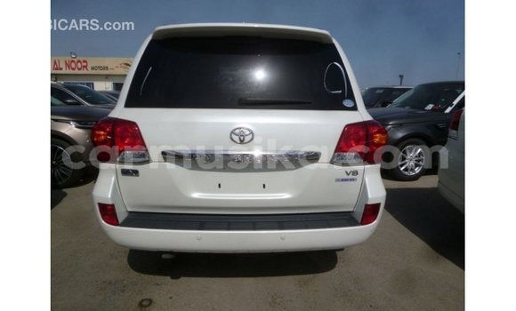 Tenga Imported Toyota Land Cruiser Chena Mota in Import - Dubai in Harare Tenga Imported Toyota Land Cruiser Chena Mota in Import - Dubai in Harare