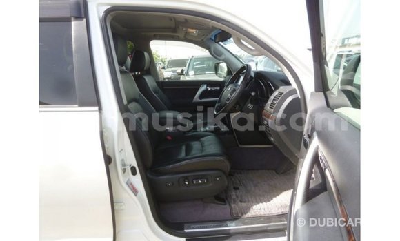 Tenga Imported Toyota Land Cruiser Chena Mota in Import - Dubai in Harare Tenga Imported Toyota Land Cruiser Chena Mota in Import - Dubai in Harare