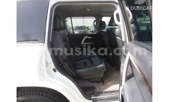 Tenga Imported Toyota Land Cruiser Chena Mota in Import - Dubai in Harare Tenga Imported Toyota Land Cruiser Chena Mota in Import - Dubai in Harare