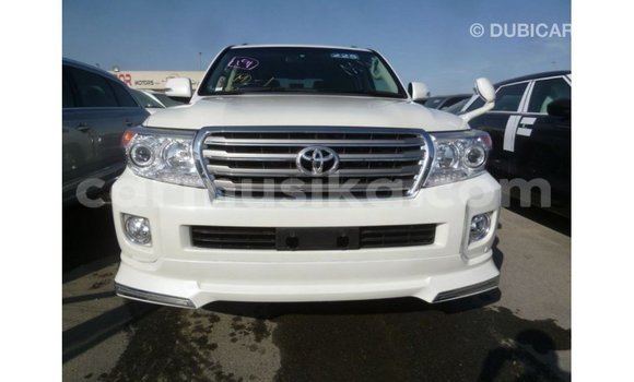 Tenga Imported Toyota Land Cruiser Chena Mota in Import - Dubai in Harare Tenga Imported Toyota Land Cruiser Chena Mota in Import - Dubai in Harare