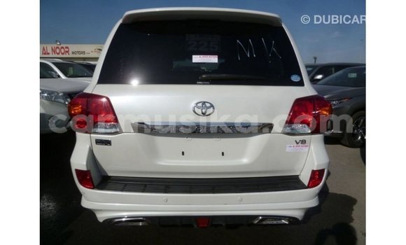 Tenga Imported Toyota Land Cruiser Chena Mota in Import - Dubai in Harare Tenga Imported Toyota Land Cruiser Chena Mota in Import - Dubai in Harare