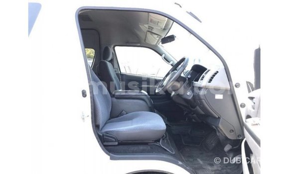 Nunua Imported Toyota Hiace Nyeupe Gari ndani ya Import - Dubai nchini Harare Nunua Imported Toyota Hiace Nyeupe Gari ndani ya Import - Dubai nchini Harare