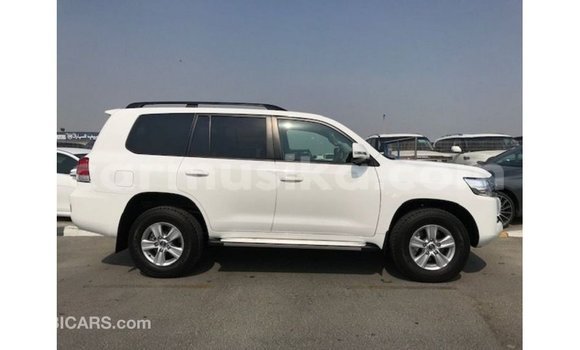 Buy Import Toyota Land Cruiser White Car in Import - Dubai in Harare Buy Import Toyota Land Cruiser White Car in Import - Dubai in Harare