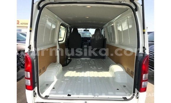 Tenga Imported Toyota Hiace Chena Mota in Import - Dubai in Harare Tenga Imported Toyota Hiace Chena Mota in Import - Dubai in Harare