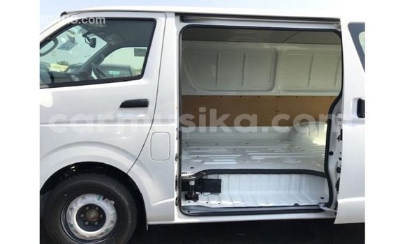 Tenga Imported Toyota Hiace Chena Mota in Import - Dubai in Harare Tenga Imported Toyota Hiace Chena Mota in Import - Dubai in Harare