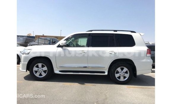 Buy Import Toyota Land Cruiser White Car in Import - Dubai in Harare Buy Import Toyota Land Cruiser White Car in Import - Dubai in Harare