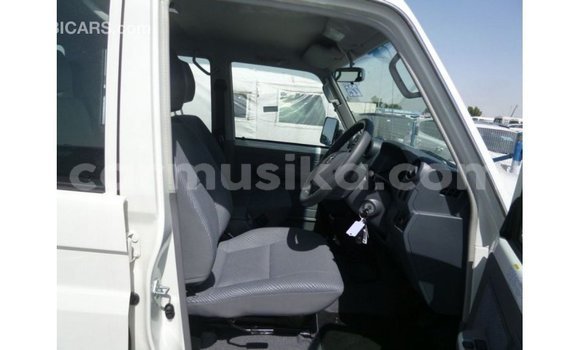 Buy Import Toyota Land Cruiser White Car in Import - Dubai in Harare Buy Import Toyota Land Cruiser White Car in Import - Dubai in Harare
