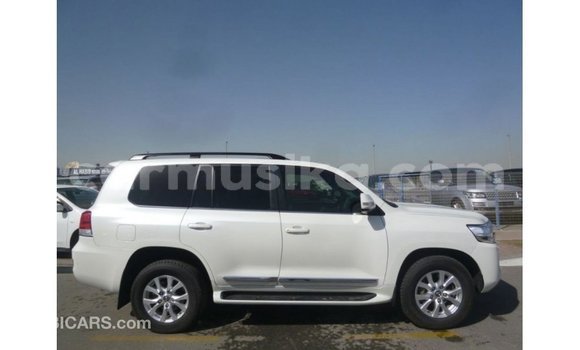 Buy Import Toyota Land Cruiser White Car in Import - Dubai in Harare Buy Import Toyota Land Cruiser White Car in Import - Dubai in Harare