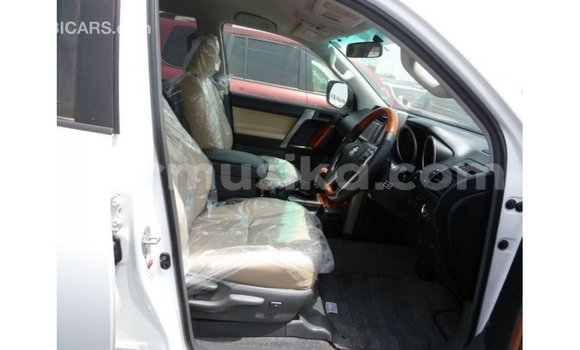 Nunua Imported Toyota Prado Nyeupe Gari ndani ya Import - Dubai nchini Harare Nunua Imported Toyota Prado Nyeupe Gari ndani ya Import - Dubai nchini Harare