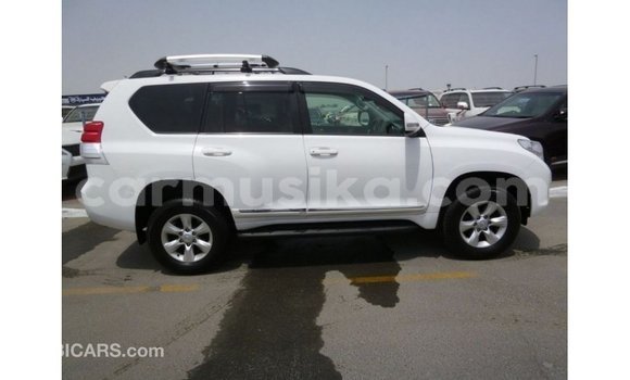 Nunua Imported Toyota Prado Nyeupe Gari ndani ya Import - Dubai nchini Harare Nunua Imported Toyota Prado Nyeupe Gari ndani ya Import - Dubai nchini Harare