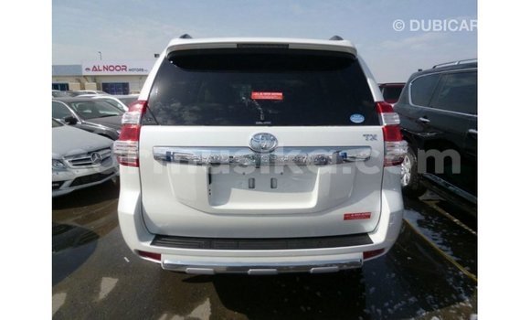 Nunua Imported Toyota Prado Nyeupe Gari ndani ya Import - Dubai nchini Harare Nunua Imported Toyota Prado Nyeupe Gari ndani ya Import - Dubai nchini Harare