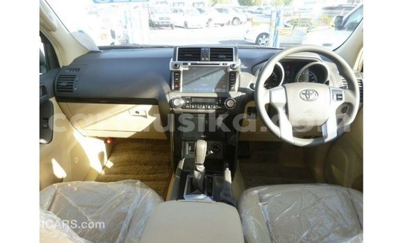 Nunua Imported Toyota Prado Nyeupe Gari ndani ya Import - Dubai nchini Harare Nunua Imported Toyota Prado Nyeupe Gari ndani ya Import - Dubai nchini Harare