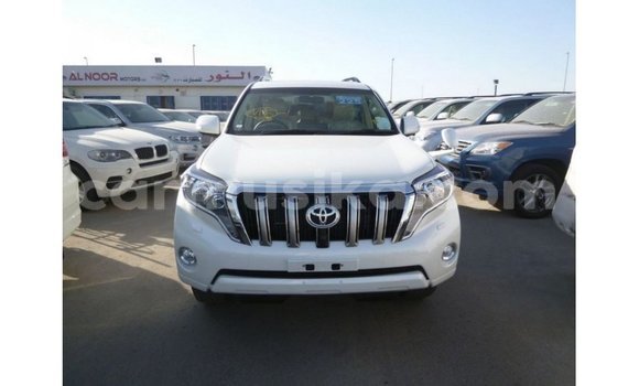 Nunua Imported Toyota Prado Nyeupe Gari ndani ya Import - Dubai nchini Harare Nunua Imported Toyota Prado Nyeupe Gari ndani ya Import - Dubai nchini Harare