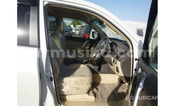 Nunua Imported Toyota Prado Nyeupe Gari ndani ya Import - Dubai nchini Harare Nunua Imported Toyota Prado Nyeupe Gari ndani ya Import - Dubai nchini Harare