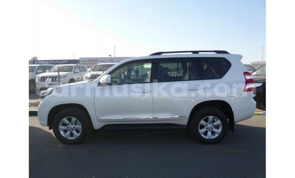 Nunua Imported Toyota Prado Nyeupe Gari ndani ya Import - Dubai nchini Harare Nunua Imported Toyota Prado Nyeupe Gari ndani ya Import - Dubai nchini Harare