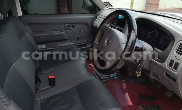 Acheter Occasion Voiture Nissan NP 300 Blanc à Harare, Harare Acheter Occasion Voiture Nissan NP 300 Blanc à Harare, Harare