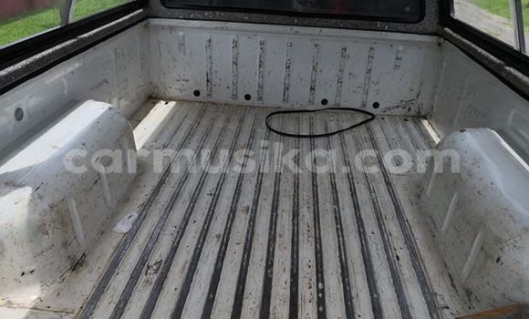 Acheter Occasion Voiture Nissan NP 300 Blanc à Harare, Harare Acheter Occasion Voiture Nissan NP 300 Blanc à Harare, Harare