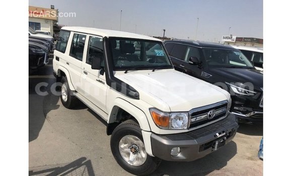 Nunua Imported Toyota Land Cruiser Nyeupe Gari ndani ya Import - Dubai nchini Harare Nunua Imported Toyota Land Cruiser Nyeupe Gari ndani ya Import - Dubai nchini Harare